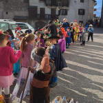 bambini in maschera