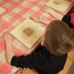 bambini in laboratorio