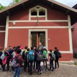 ragazzi e volontari esperti