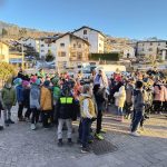 piazzale casa frazionale: santa Lucia e i bambini