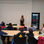 bambini in biblioteca